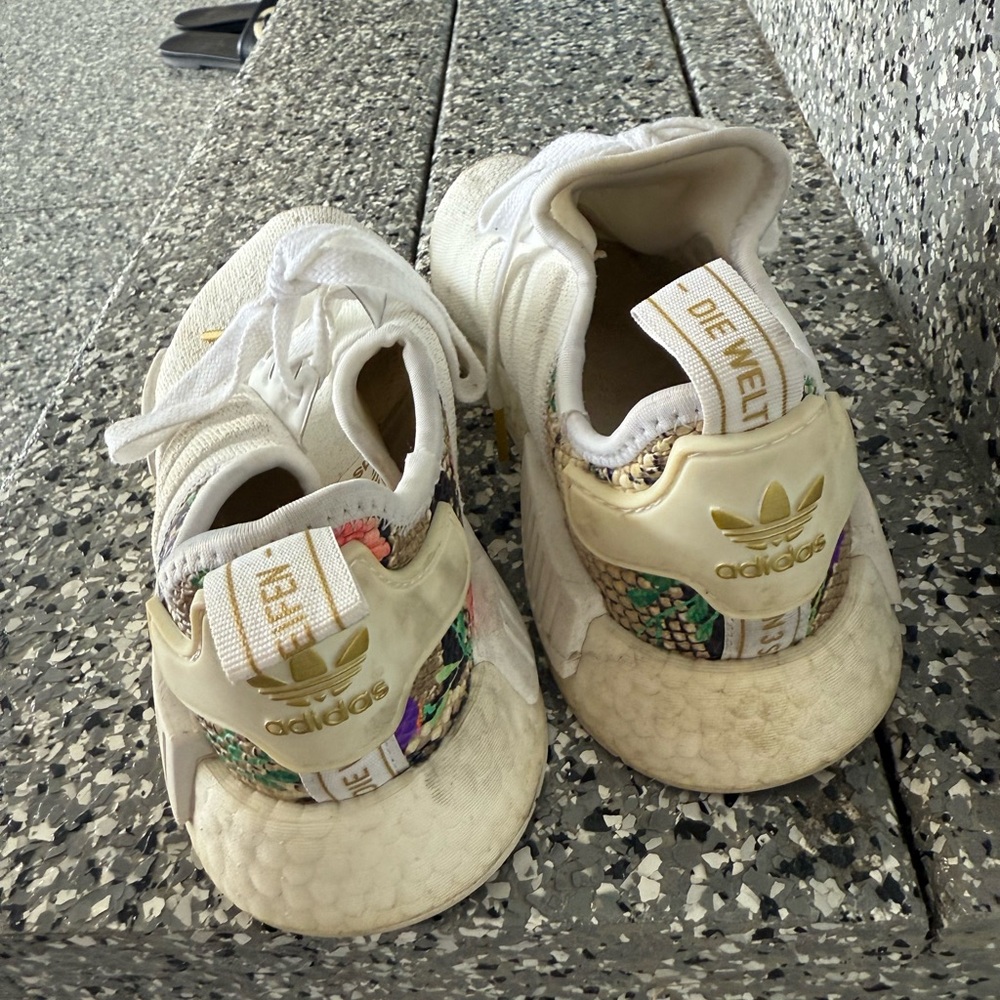 Adidas Womens White Sneakers with Snakeskin Accents - Picture 4 of 11